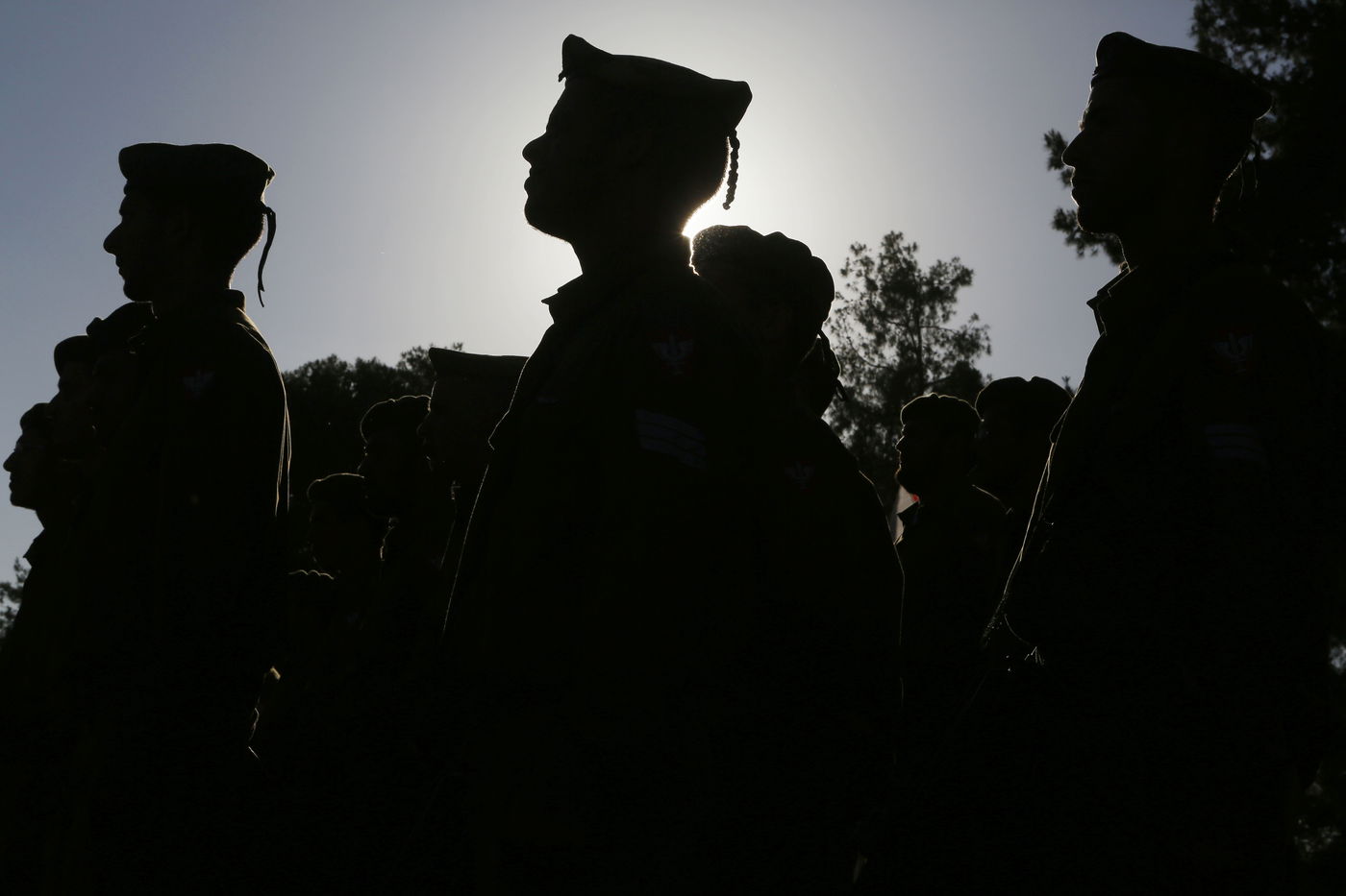 צפו בגלריה: חיילי הנח"ל החרדי הושבעו, פעילים חרדים באו לחבק