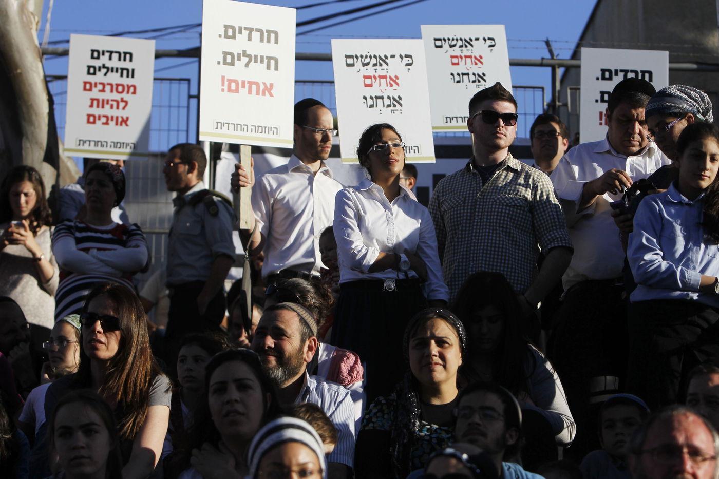 צפו בגלריה: חיילי הנח"ל החרדי הושבעו, פעילים חרדים באו לחבק