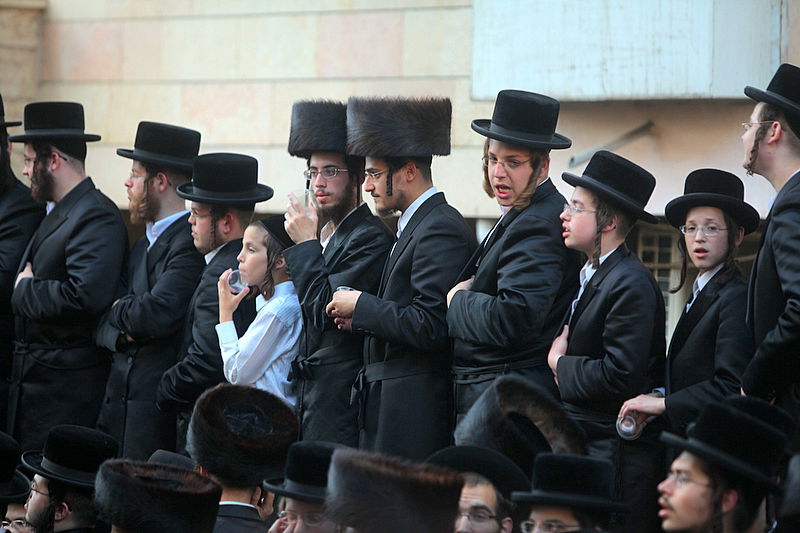 מרהיב: הוכנס ספר התורה של בעל ה"ישועות משה"