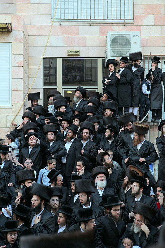 מרהיב: הוכנס ספר התורה של בעל ה"ישועות משה"