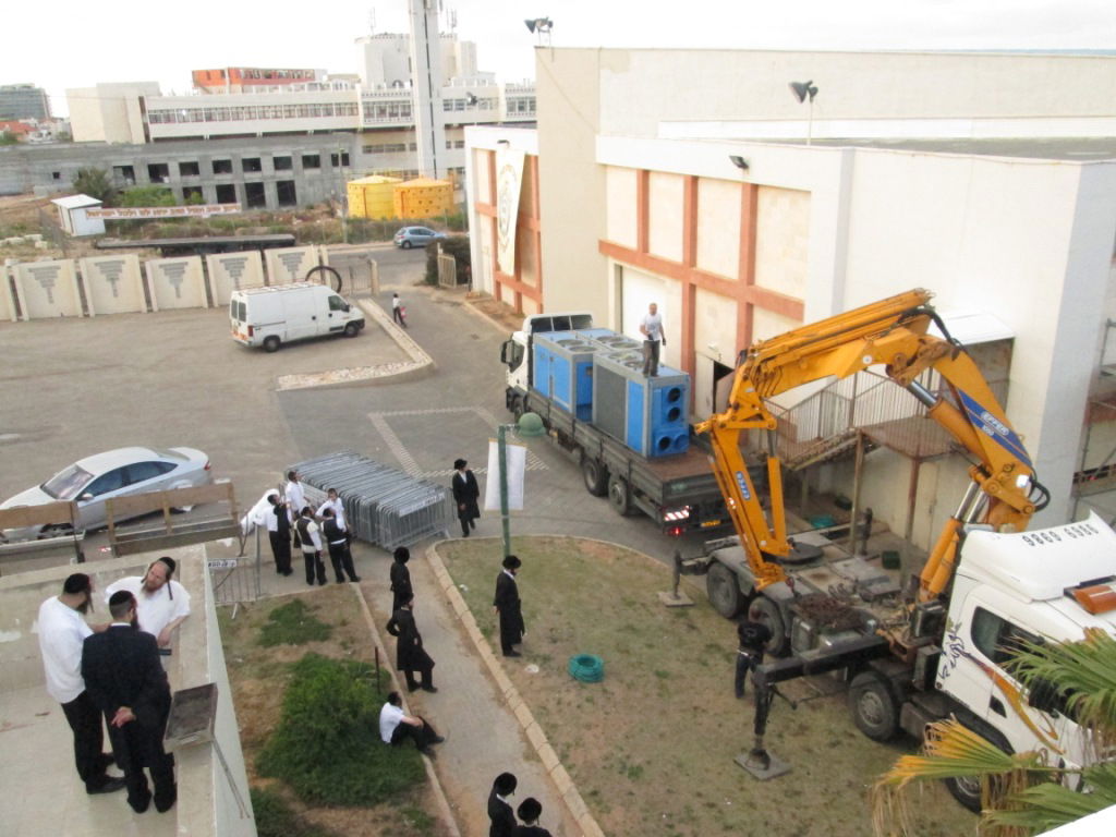 צפו: צאנז נערכת לחתונת הענק