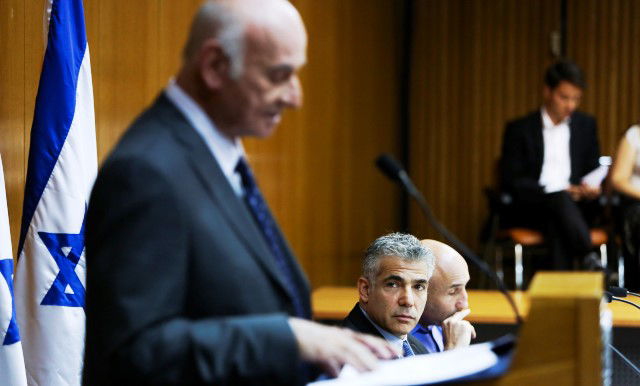 פרי חוגג, אתמול