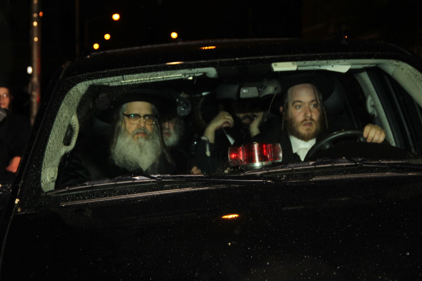 שני סאטמר, שתי עצרות נגד פגעי הטכנולוגיה