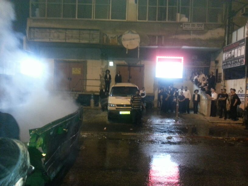 שוב בבני-ברק: צעירים מפגינים גנד גזירת הגיוס