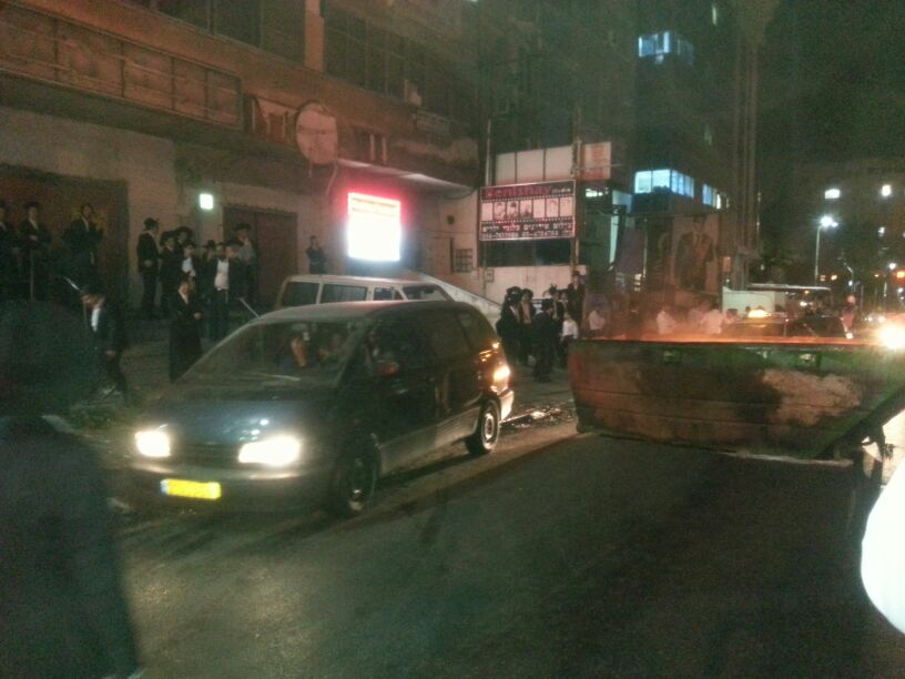 שוב בבני-ברק: צעירים מפגינים גנד גזירת הגיוס