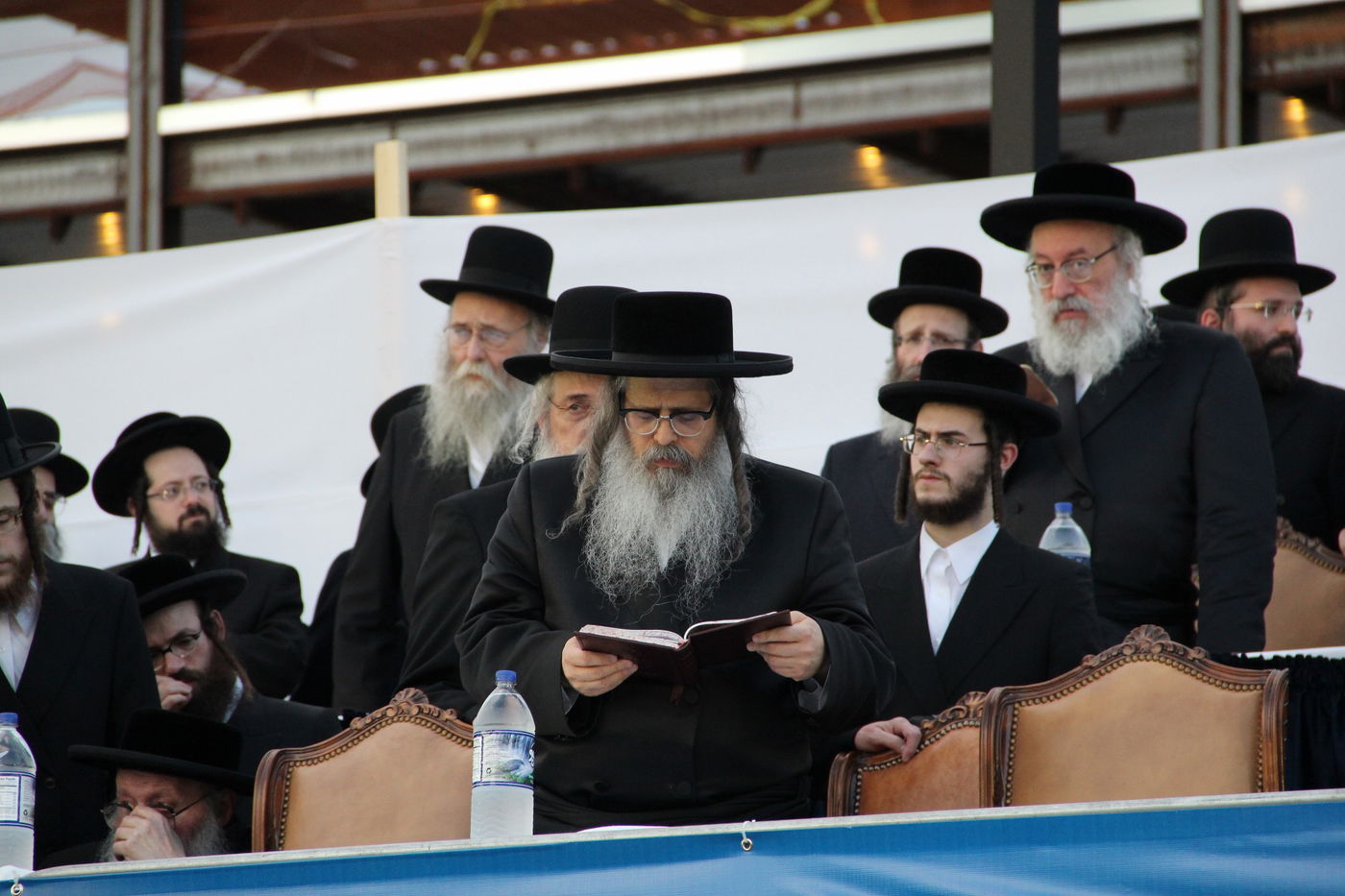 שני סאטמר, שתי עצרות נגד פגעי הטכנולוגיה