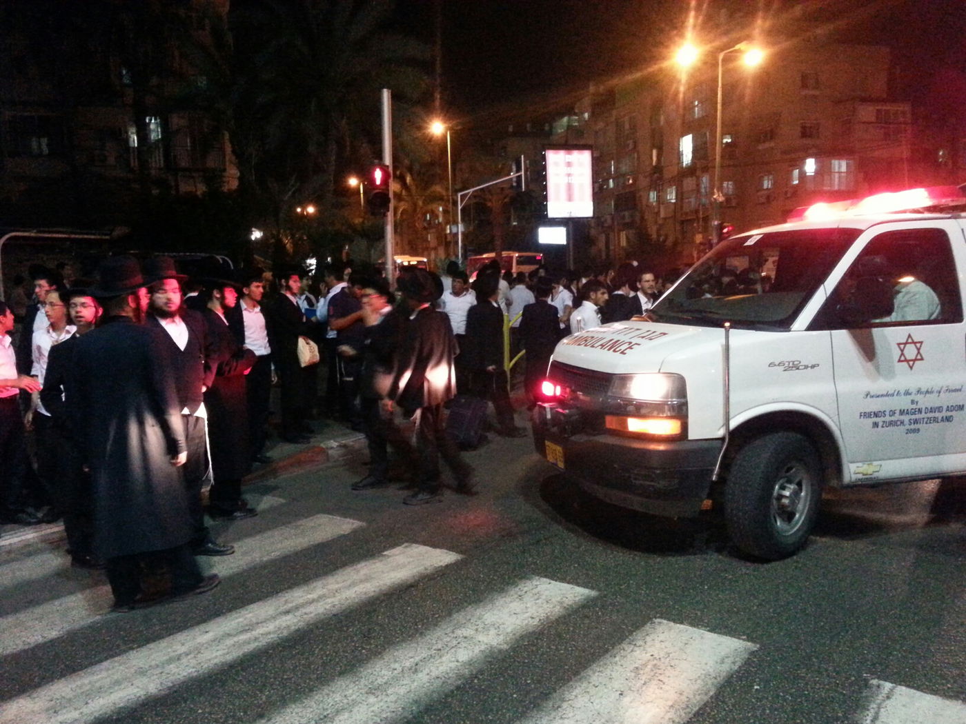 ההפגנה, הלילה