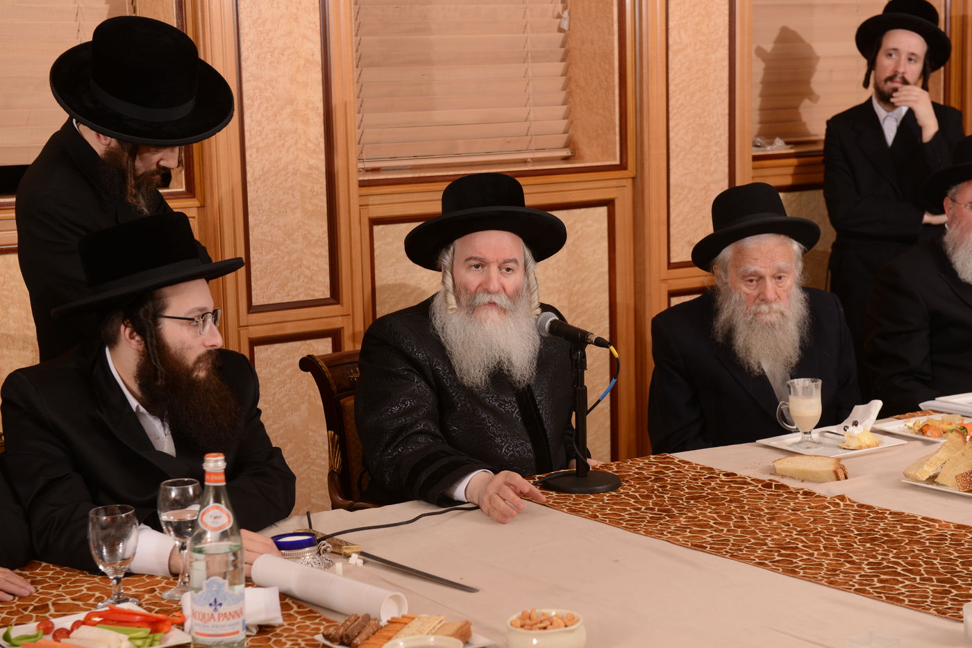 צפו: דינר לישיבת 'עץ חיים - באבוב'