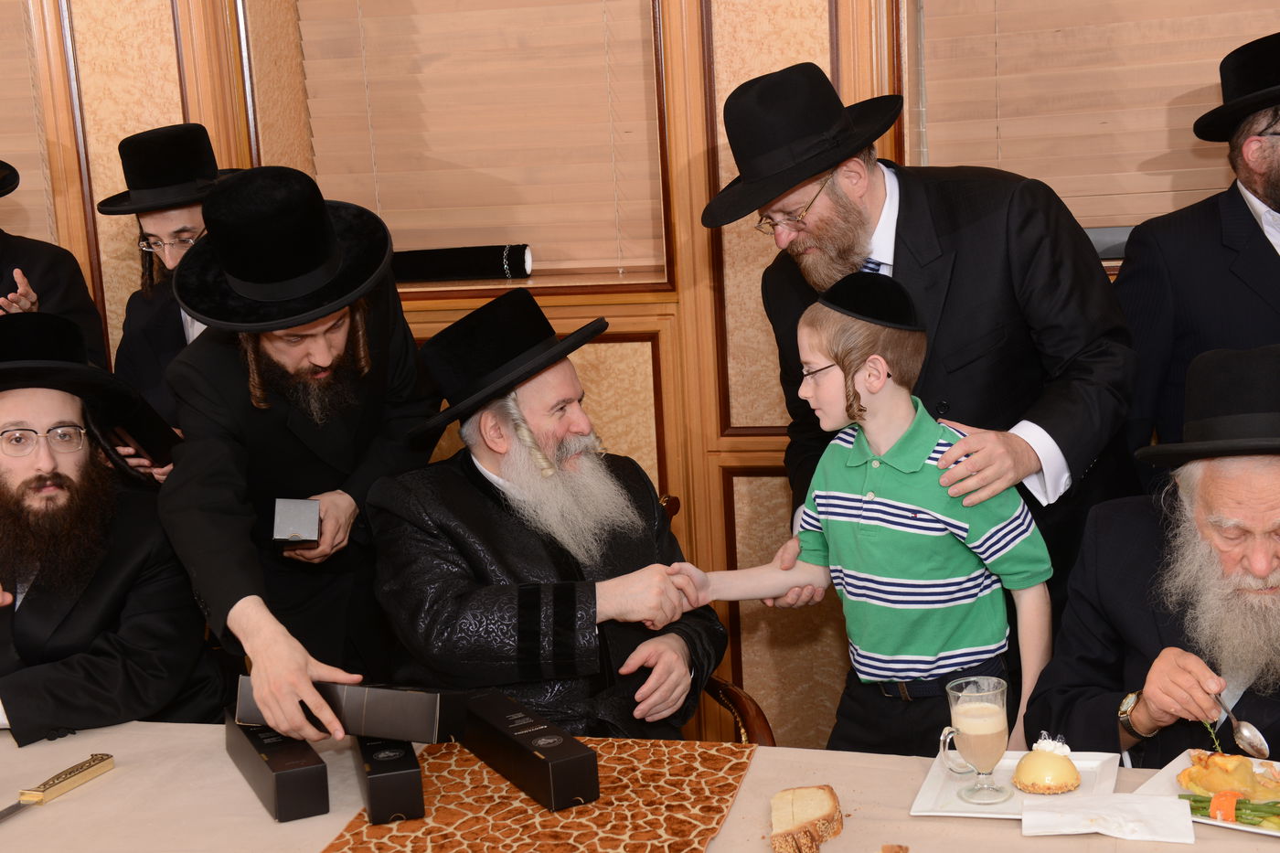 צפו: דינר לישיבת 'עץ חיים - באבוב'