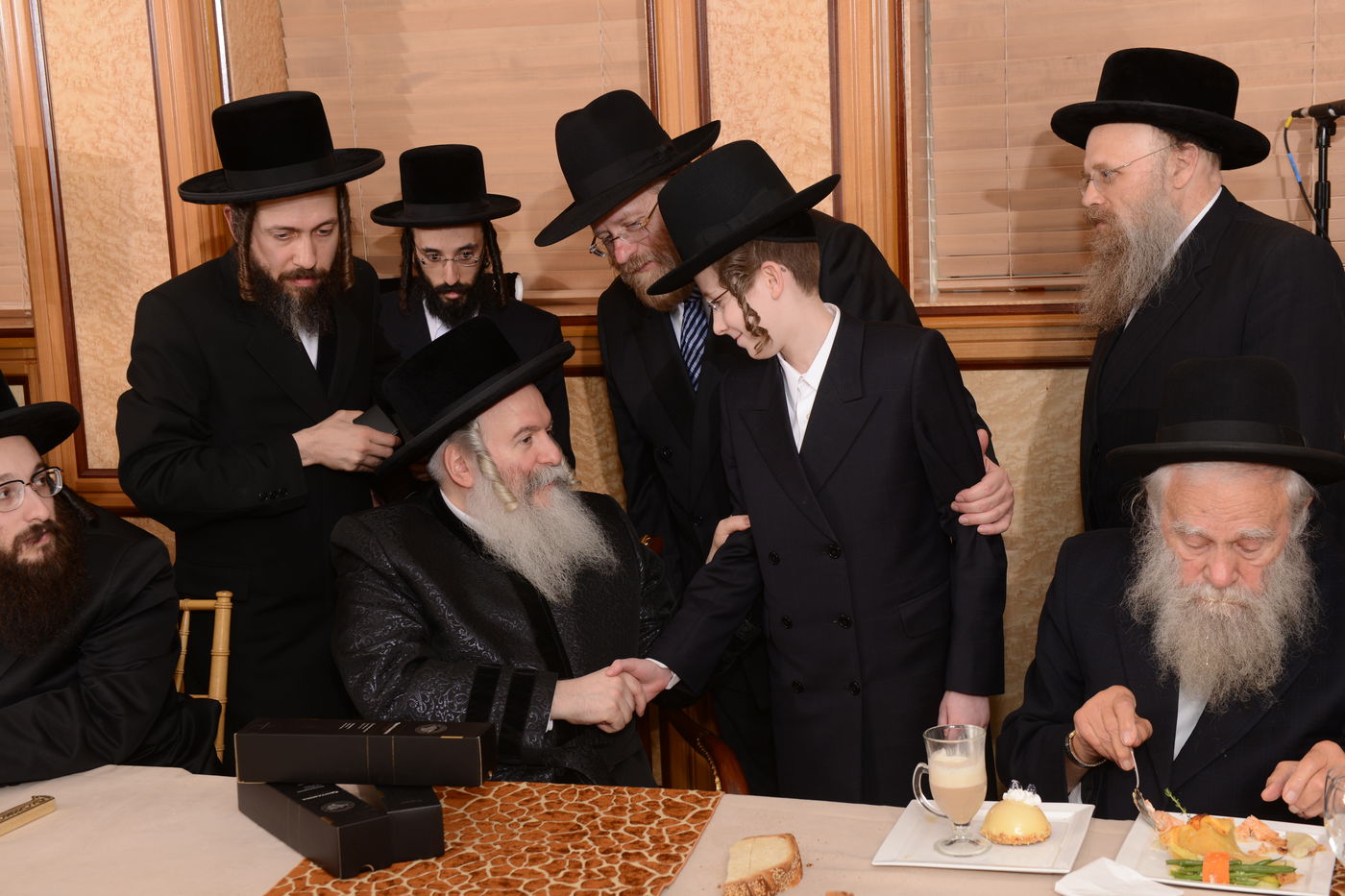 צפו: דינר לישיבת 'עץ חיים - באבוב'