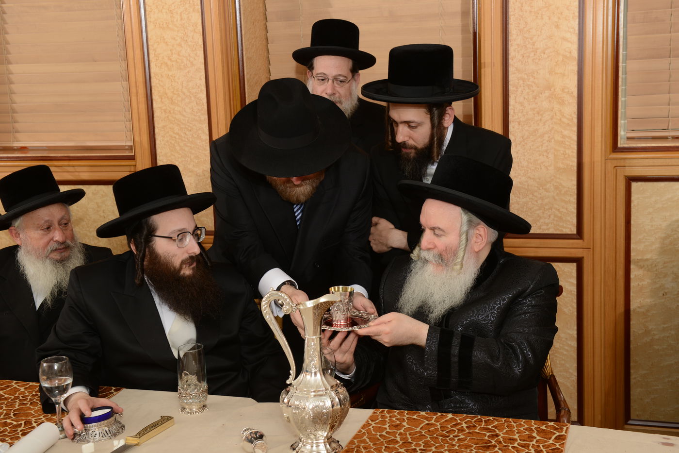 צפו: דינר לישיבת 'עץ חיים - באבוב'