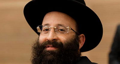 הרב רבינוביץ'. עומד מאחורי המחאה?