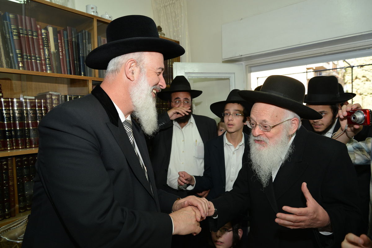 הכנסת ספר תורה לזכר הגרי"ש אלישיב • גלריה