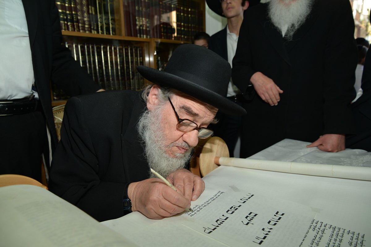 הכנסת ספר תורה לזכר הגרי"ש אלישיב • גלריה