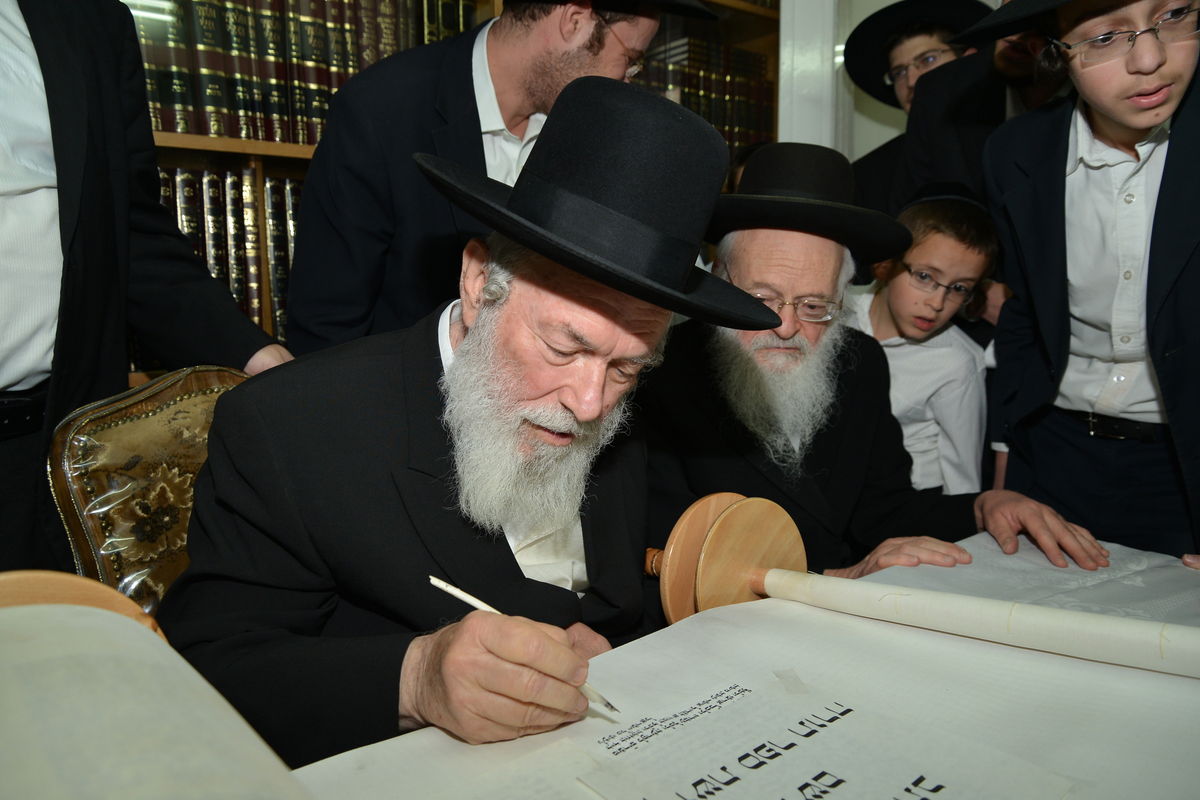 הכנסת ספר תורה לזכר הגרי"ש אלישיב • גלריה