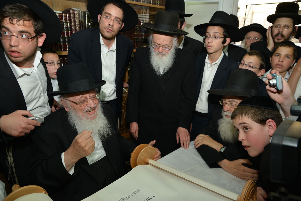 הכנסת ספר תורה לזכר הגרי"ש אלישיב • גלריה