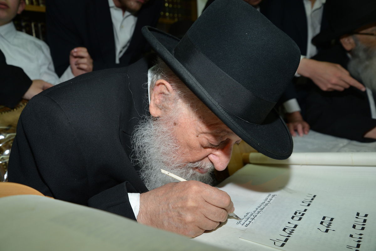 הכנסת ספר תורה לזכר הגרי"ש אלישיב • גלריה