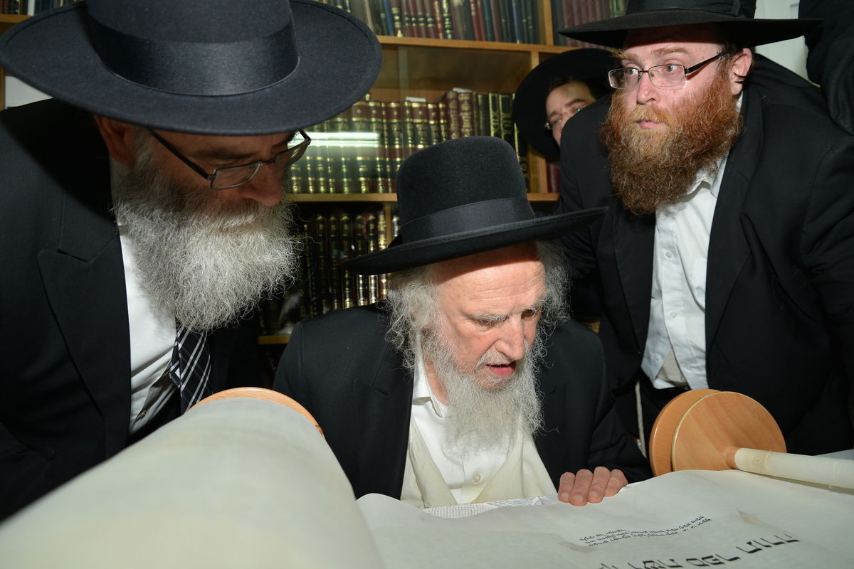 הכנסת ספר תורה לזכר הגרי"ש אלישיב • גלריה