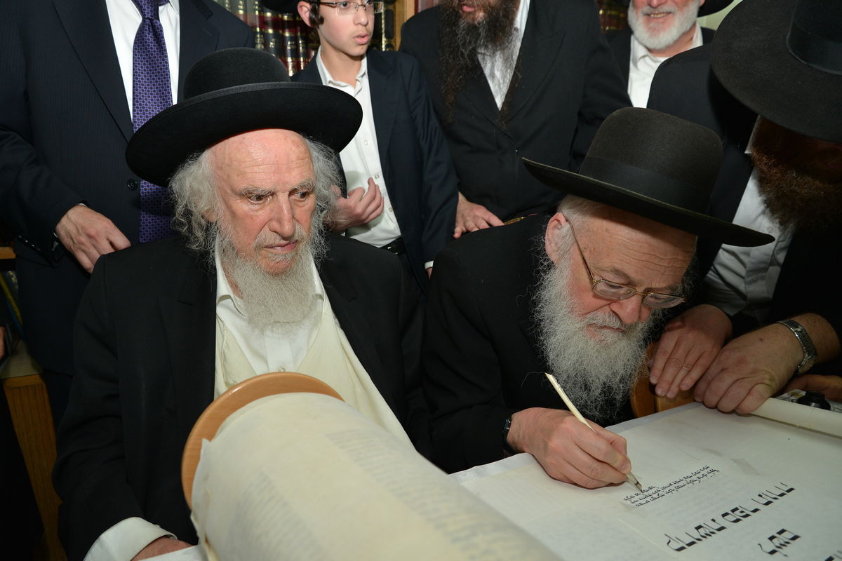 הכנסת ספר תורה לזכר הגרי"ש אלישיב • גלריה