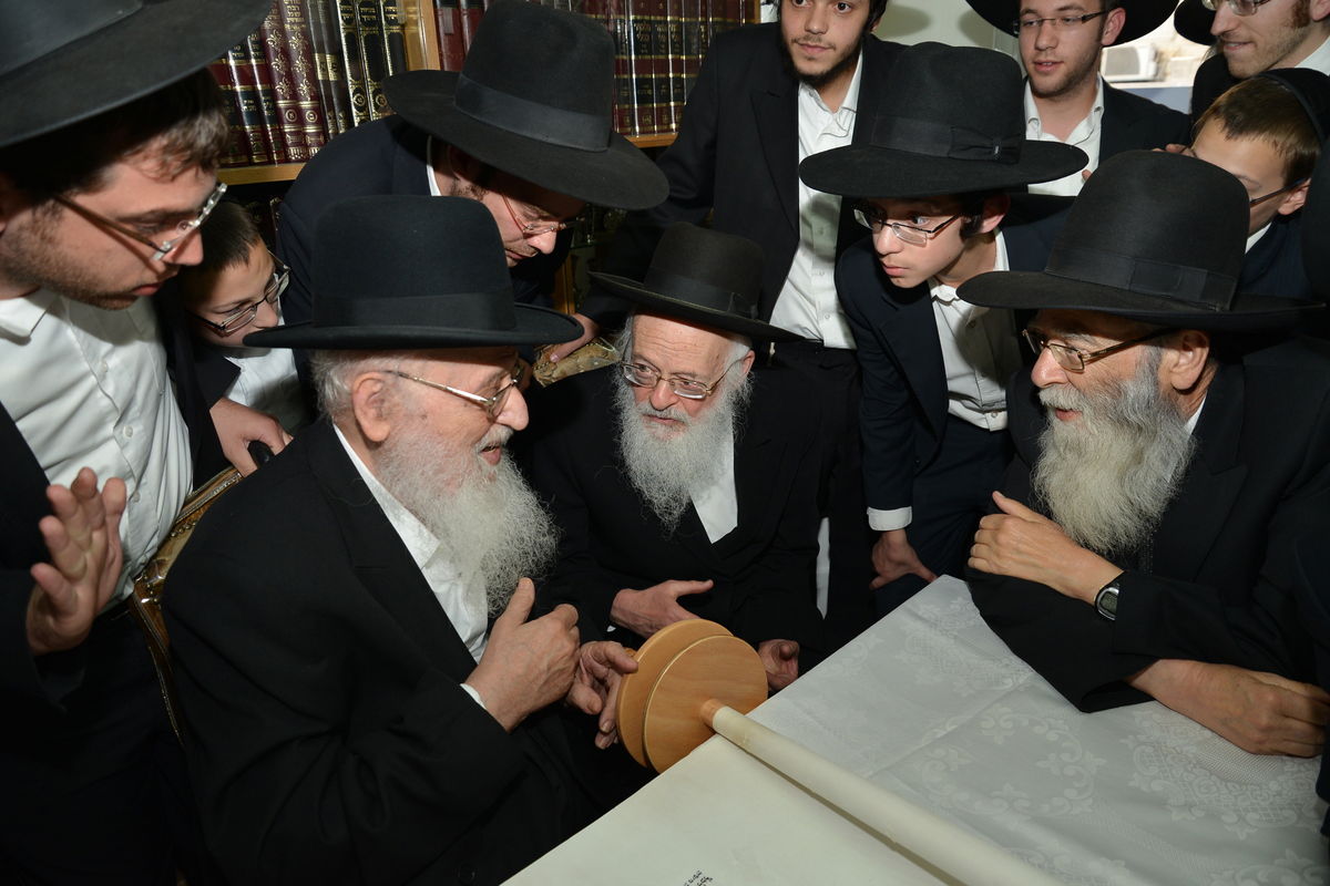 הכנסת ספר תורה לזכר הגרי"ש אלישיב • גלריה