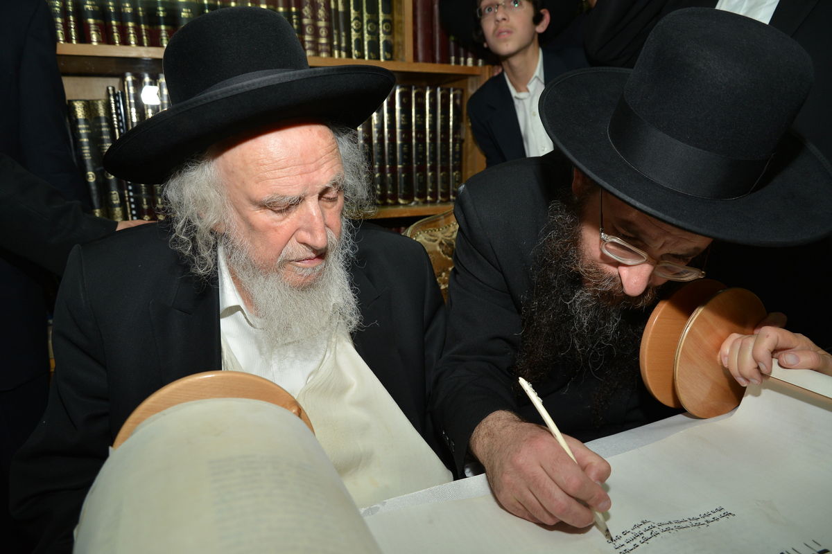 הכנסת ספר תורה לזכר הגרי"ש אלישיב • גלריה