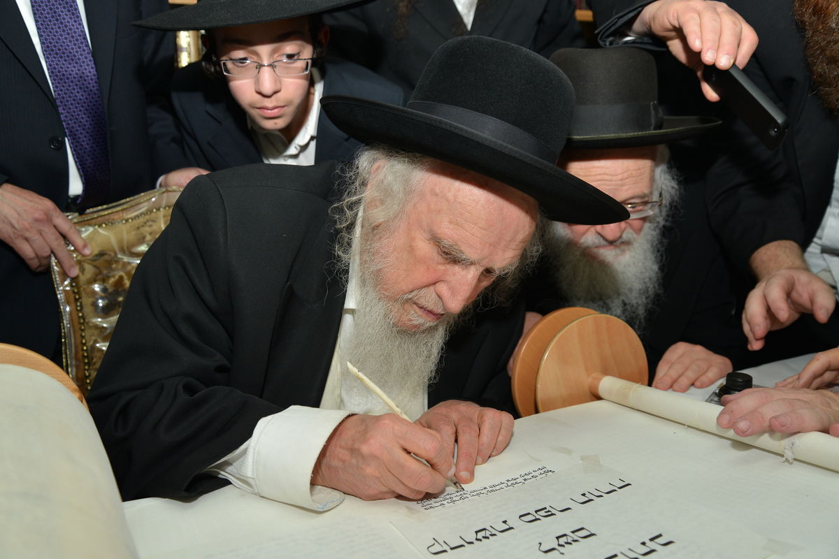 הכנסת ספר תורה לזכר הגרי"ש אלישיב • גלריה