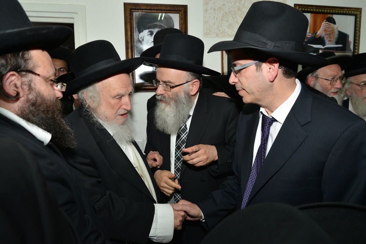 הכנסת ספר תורה לזכר הגרי"ש אלישיב • גלריה