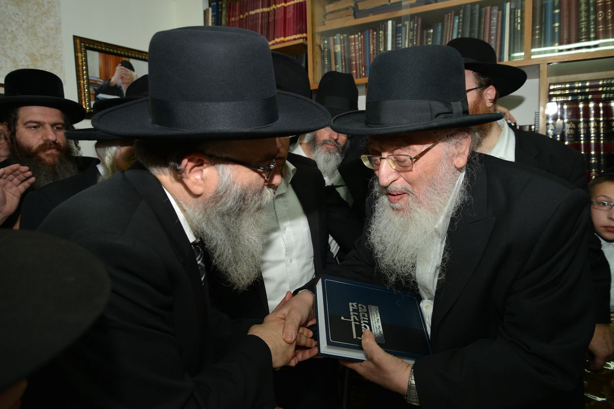 הכנסת ספר תורה לזכר הגרי"ש אלישיב • גלריה