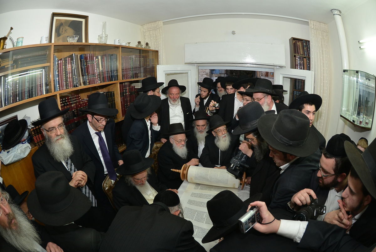 הכנסת ספר תורה לזכר הגרי"ש אלישיב • גלריה