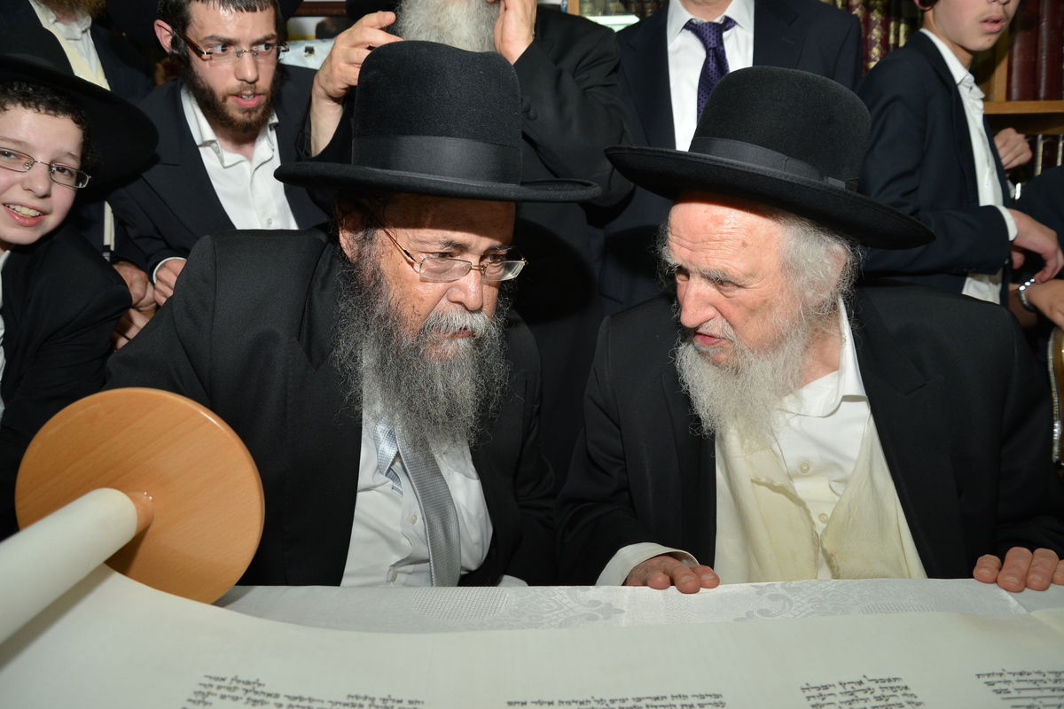 הכנסת ספר תורה לזכר הגרי"ש אלישיב • גלריה