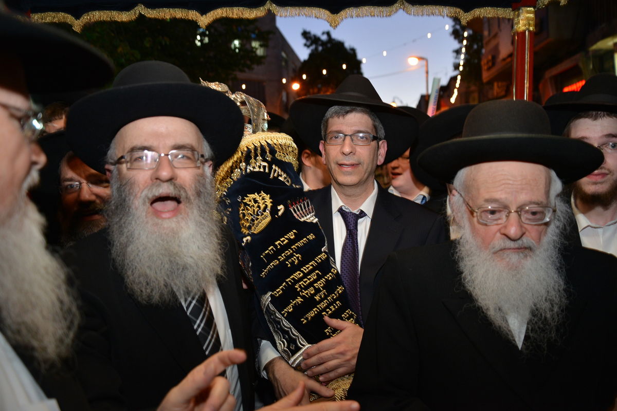 הכנסת ספר תורה לזכר הגרי"ש אלישיב • גלריה