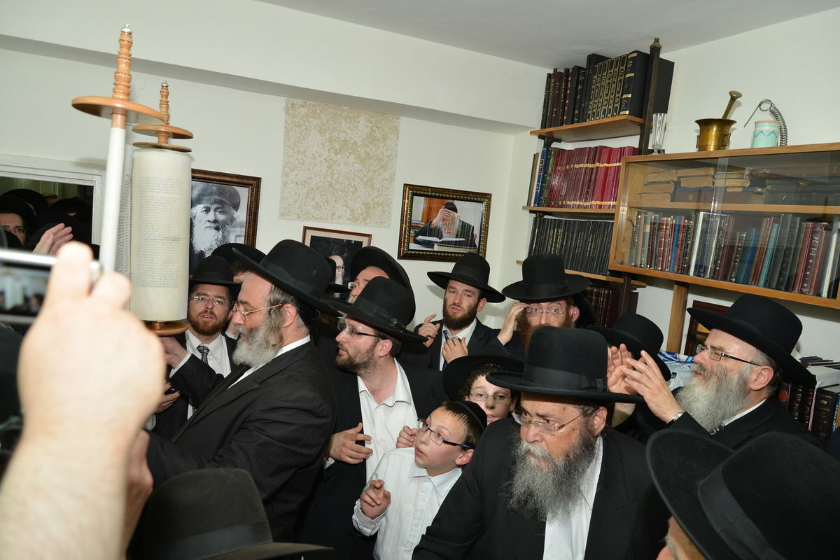 הכנסת ספר תורה לזכר הגרי"ש אלישיב • גלריה
