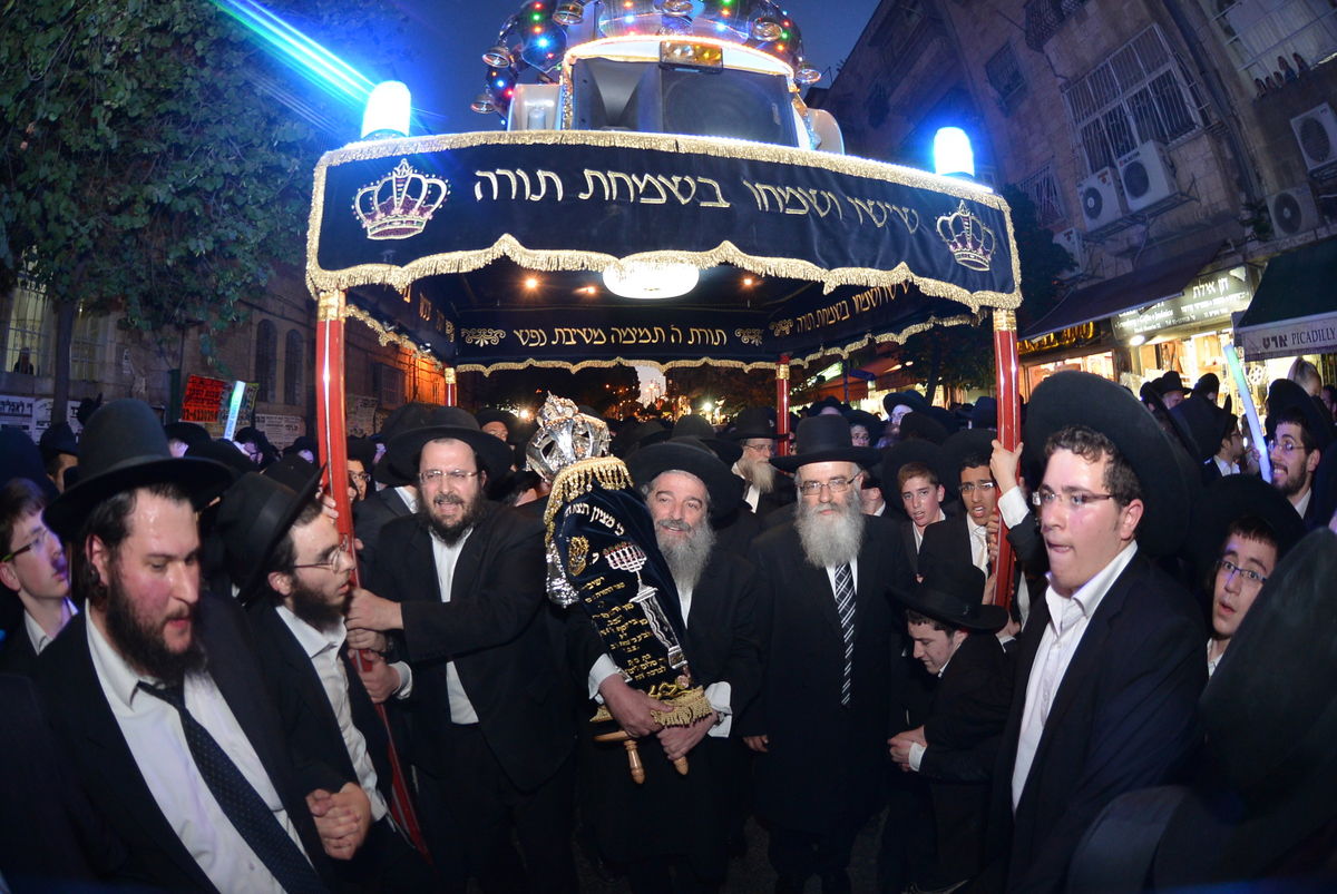 הכנסת ספר תורה לזכר הגרי"ש אלישיב • גלריה