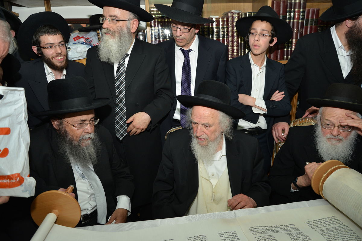 הכנסת ספר תורה לזכר הגרי"ש אלישיב • גלריה