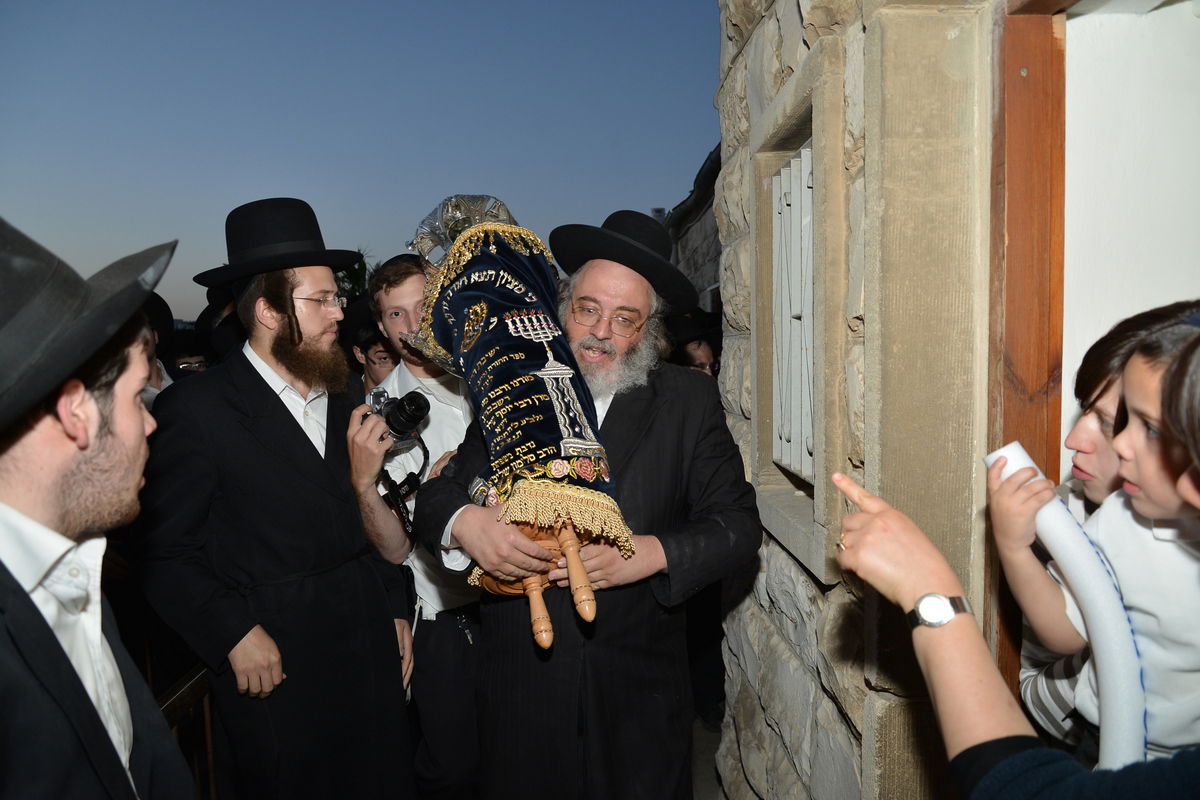 הכנסת ספר תורה לזכר הגרי"ש אלישיב • גלריה