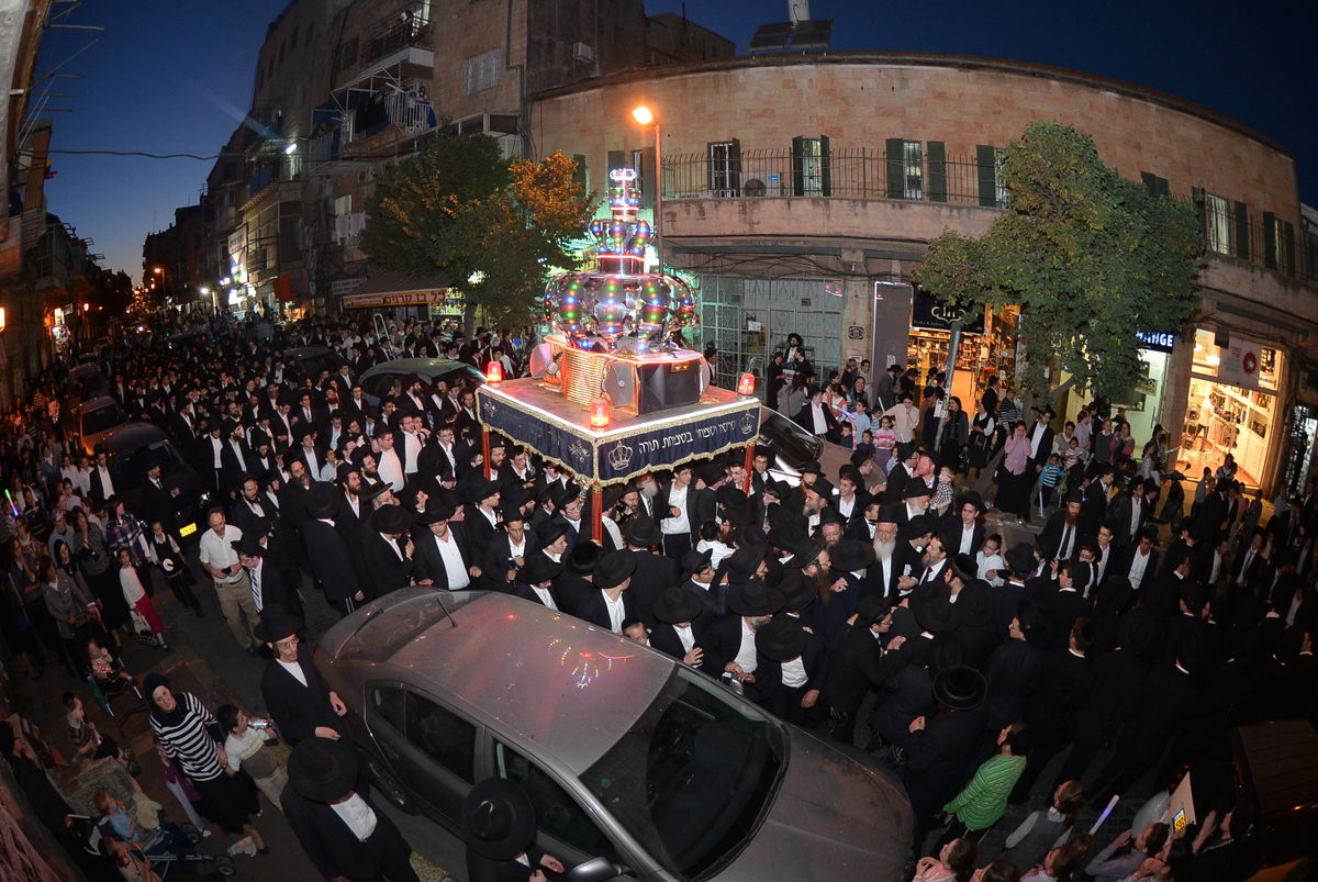 הכנסת ספר תורה לזכר הגרי"ש אלישיב • גלריה