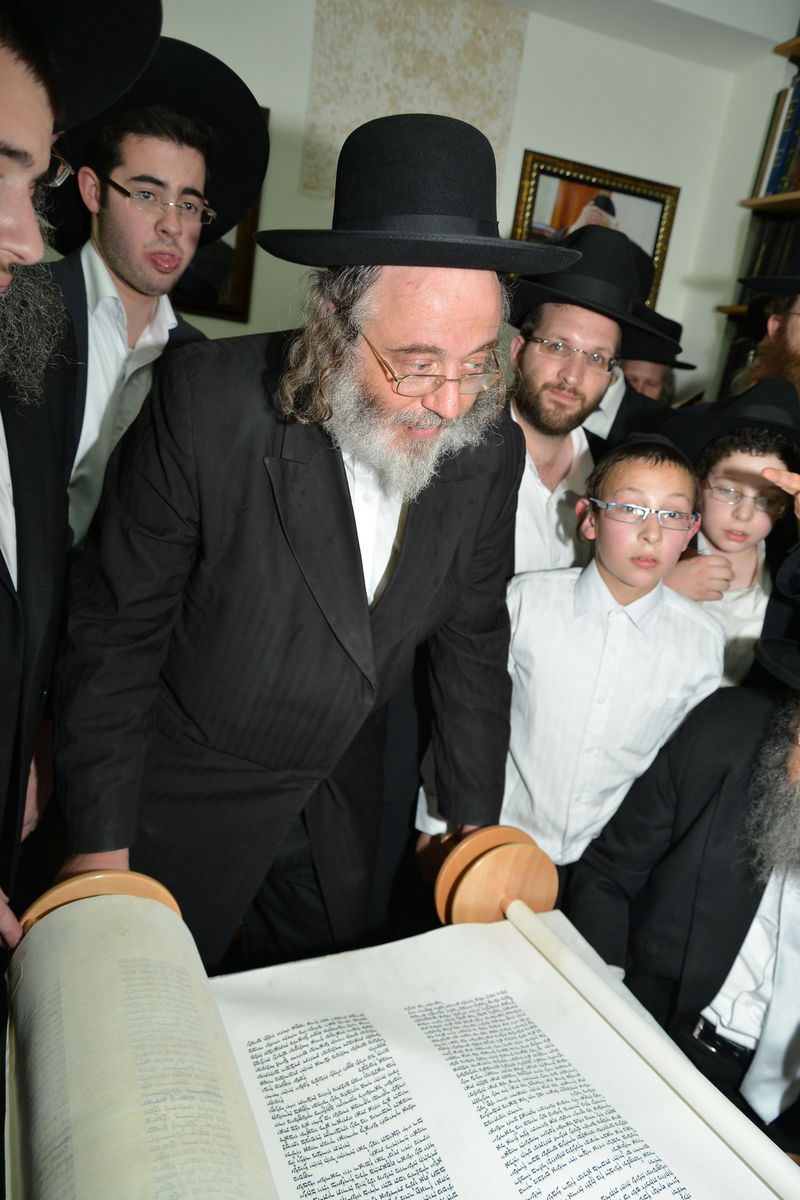 הכנסת ספר תורה לזכר הגרי"ש אלישיב • גלריה