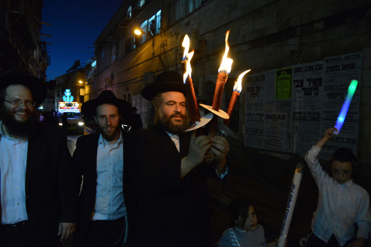 הכנסת ספר תורה לזכר הגרי"ש אלישיב • גלריה