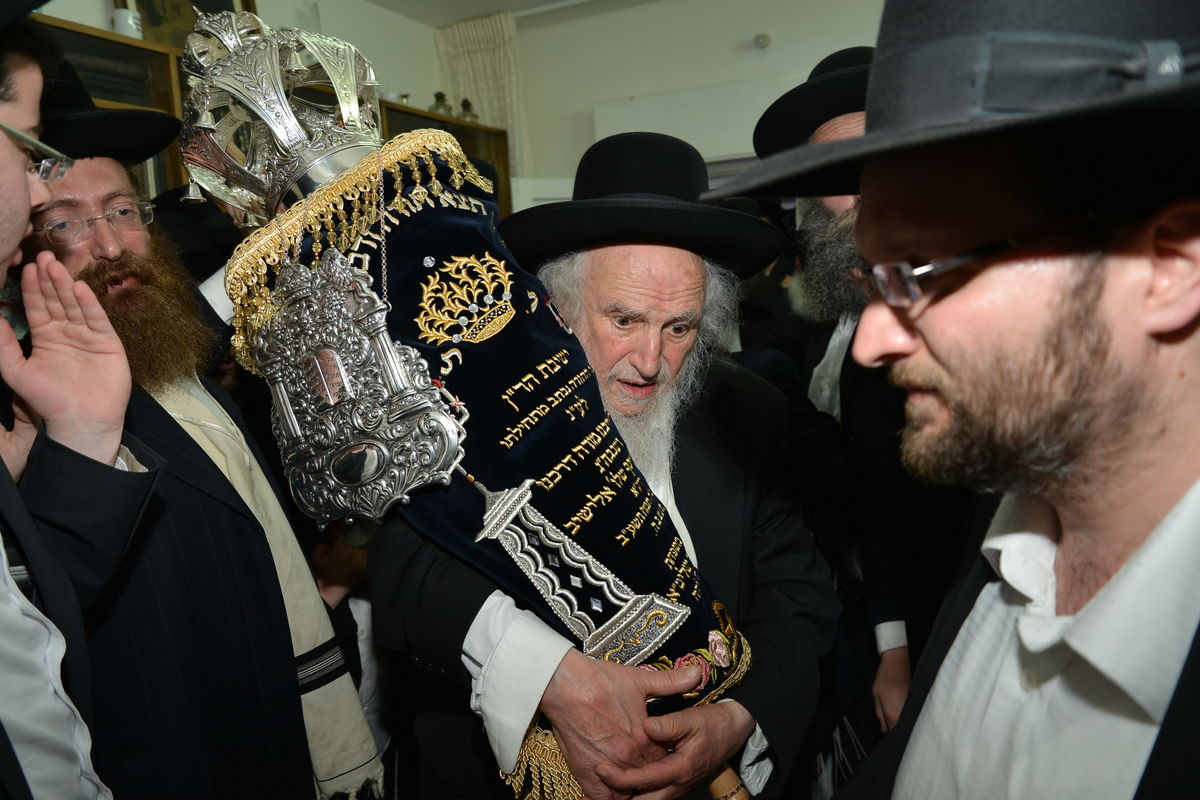 הכנסת ספר תורה לזכר הגרי"ש אלישיב • גלריה