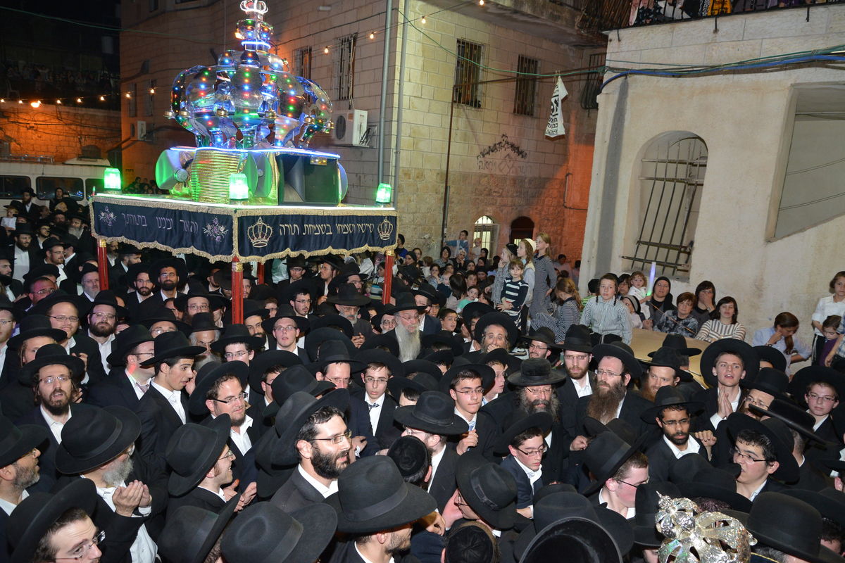 הכנסת ספר תורה לזכר הגרי"ש אלישיב • גלריה