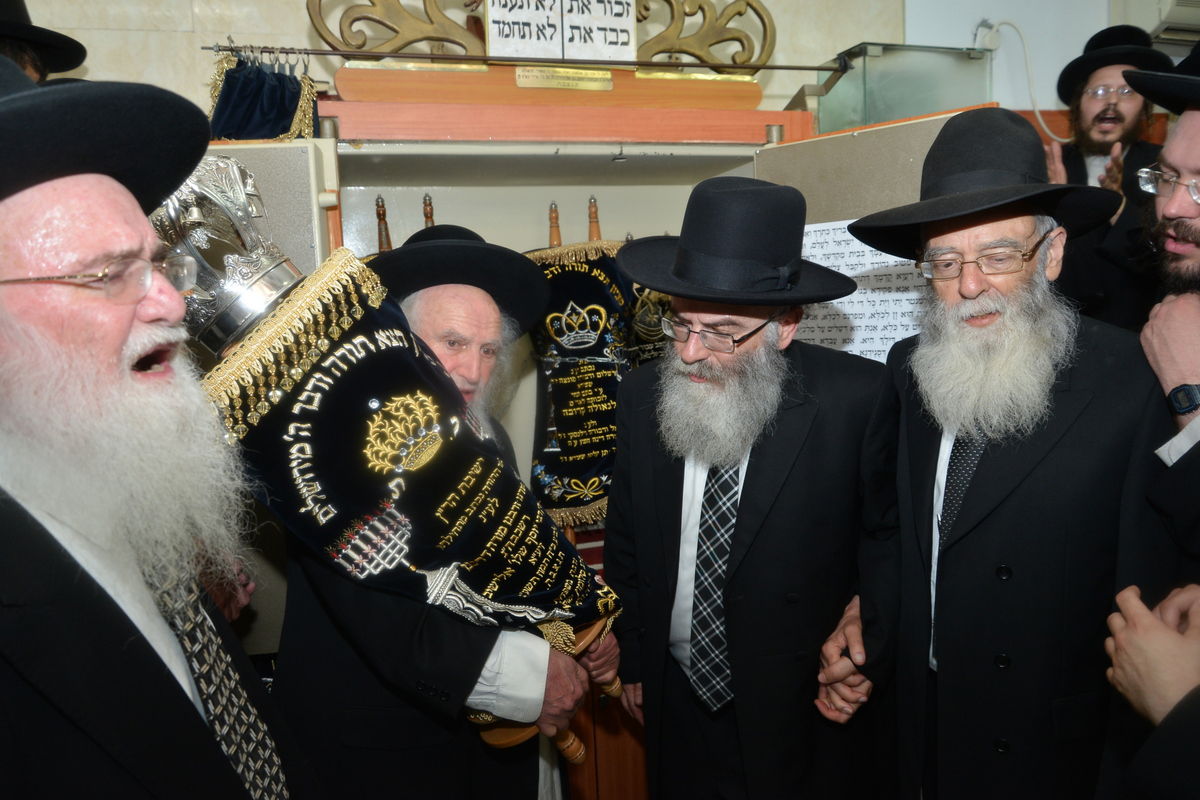 הכנסת ספר תורה לזכר הגרי"ש אלישיב • גלריה