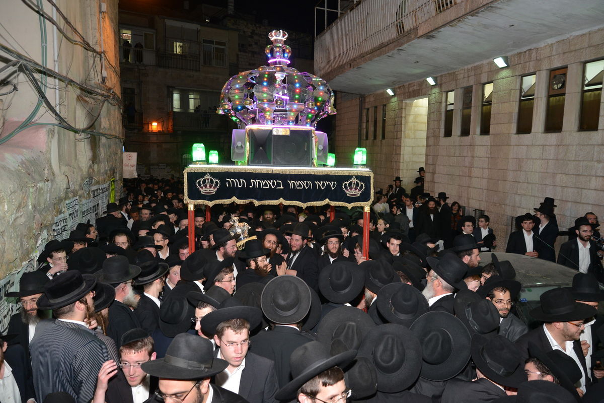 הכנסת ספר תורה לזכר הגרי"ש אלישיב • גלריה