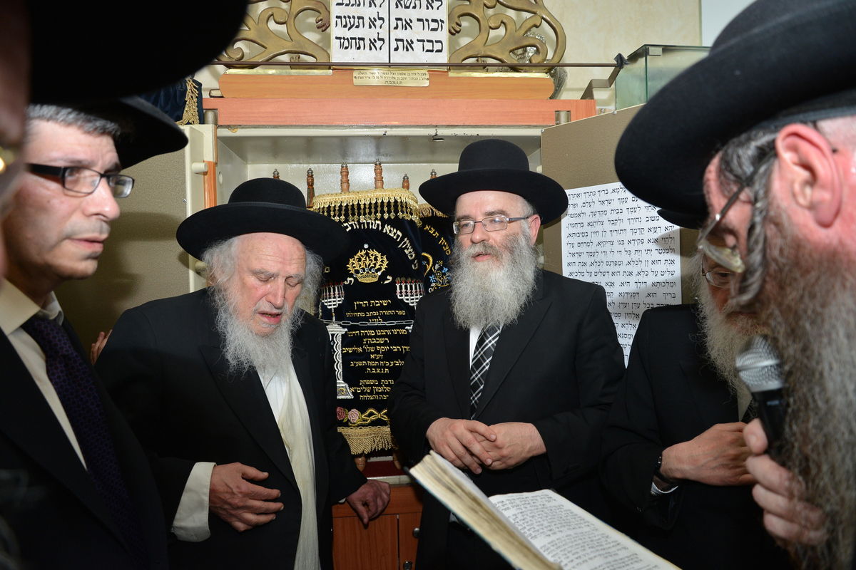 הכנסת ספר תורה לזכר הגרי"ש אלישיב • גלריה