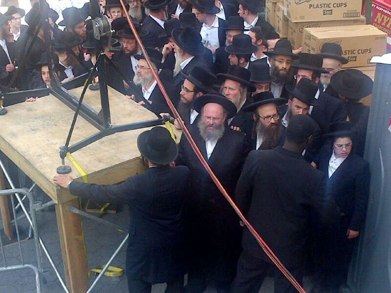 רבבות הכריזו במנהטן: לא לגיוס חרדים ופגיעה בתורה