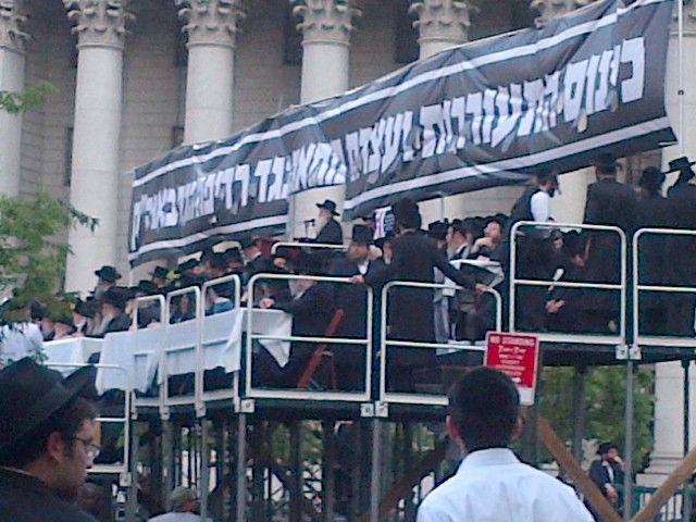 רבבות הכריזו במנהטן: לא לגיוס חרדים ופגיעה בתורה