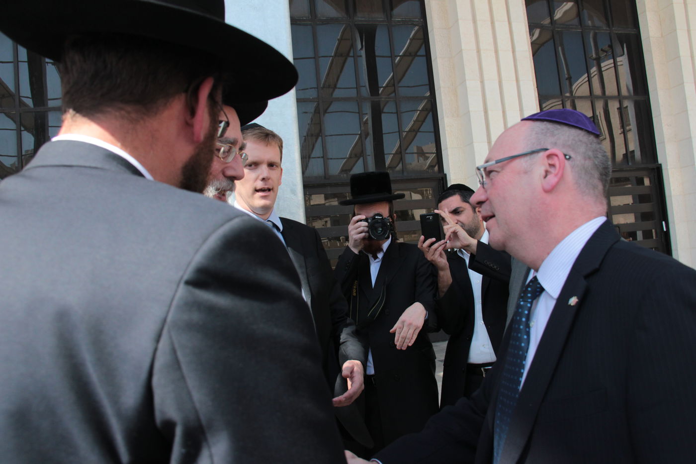 צפו בתיעוד: סגן שר החוץ הבריטי נועד עם האדמו"ר מבעלזא