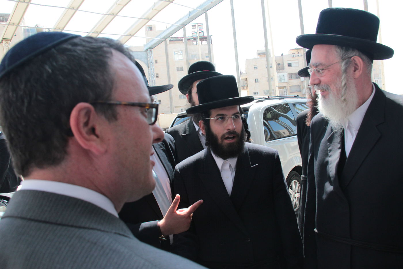 צפו בתיעוד: סגן שר החוץ הבריטי נועד עם האדמו"ר מבעלזא