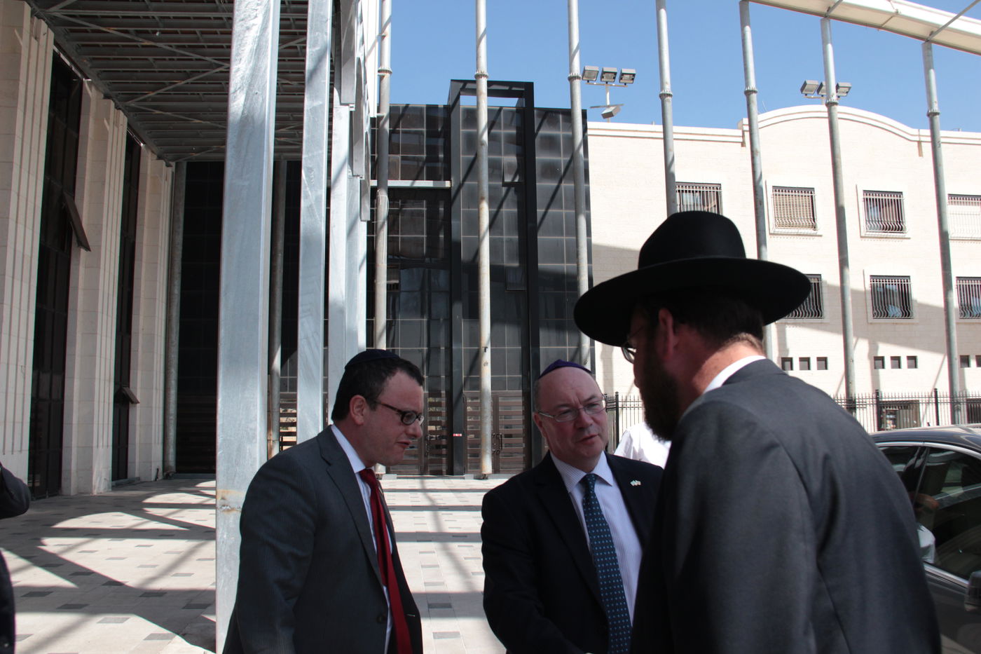 צפו בתיעוד: סגן שר החוץ הבריטי נועד עם האדמו"ר מבעלזא