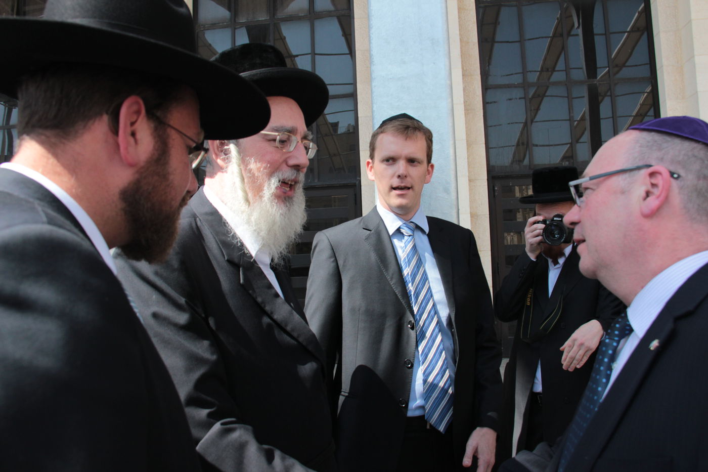 צפו בתיעוד: סגן שר החוץ הבריטי נועד עם האדמו"ר מבעלזא