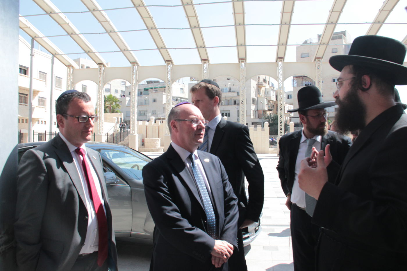 צפו בתיעוד: סגן שר החוץ הבריטי נועד עם האדמו"ר מבעלזא